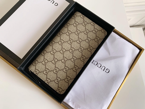 グッチ財布コピー背面デザイン